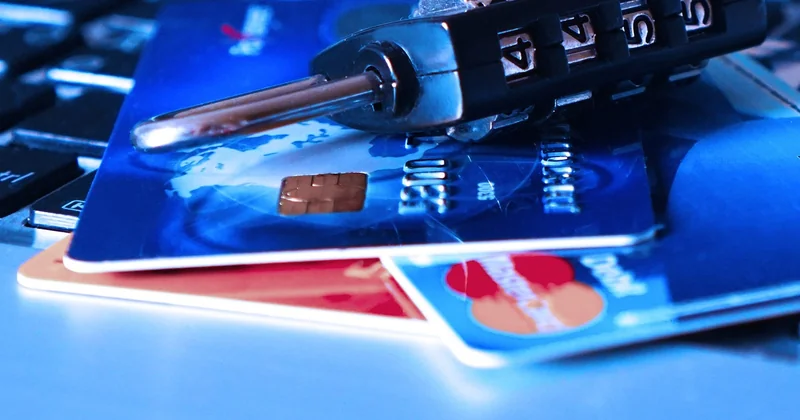 Côté banque : la carte MCD DUAL DI du Crédit Agricole