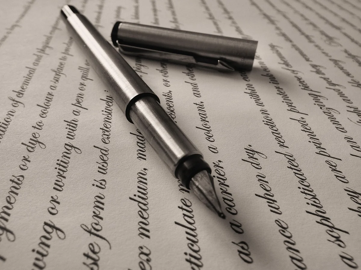 Exemples concrets de « pour ordre » : lettres, emails et signatures