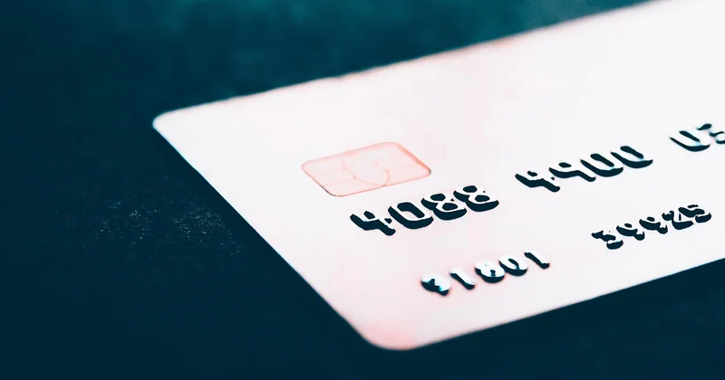 Quel est le prix du service e-carte bleue de La Banque Postale ?