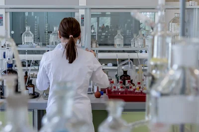 Boostez votre visibilité : signalétique hôpital pour entreprise à Nantes en 2026