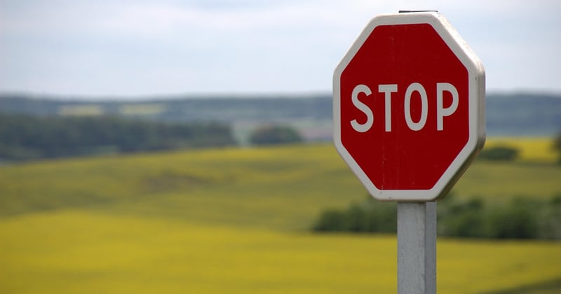 Panneau signalisation personnalisable autour de Nantes : où le créer et comment bien le choisir